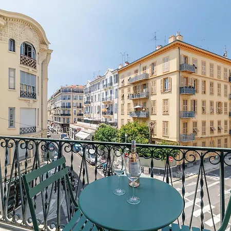 Apartment T2 Situe Au Centre-ville De *