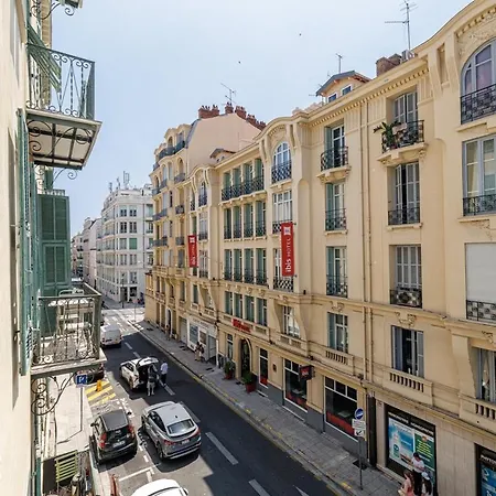 T2 Situe Au Centre-ville De *